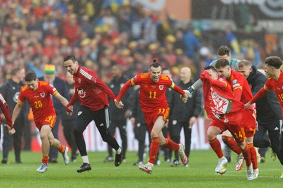 050622 -  Wales v Ukraine, World Cup Qualifying Play Off Final - Wales players celebrates after the final whistle