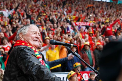 050622 -  Wales v Ukraine, World Cup Qualifying Play Off Final - Dafydd Iwan sings Yma o Hyd before the match