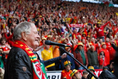 050622 -  Wales v Ukraine, World Cup Qualifying Play Off Final - Dafydd Iwan sings Yma o Hyd before the match