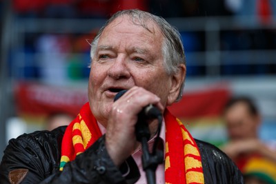 050622 -  Wales v Ukraine, World Cup Qualifying Play Off Final - Dafydd Iwan sings Yma o Hyd