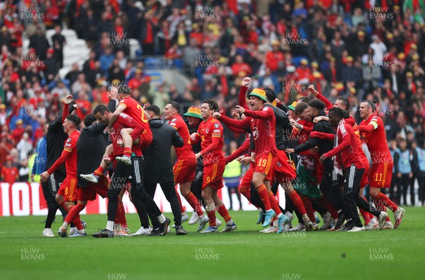 050622 -  Wales v Ukraine, World Cup Qualifying Play Off Final - Wales players celebrate as Wales reach the World Cup Finals