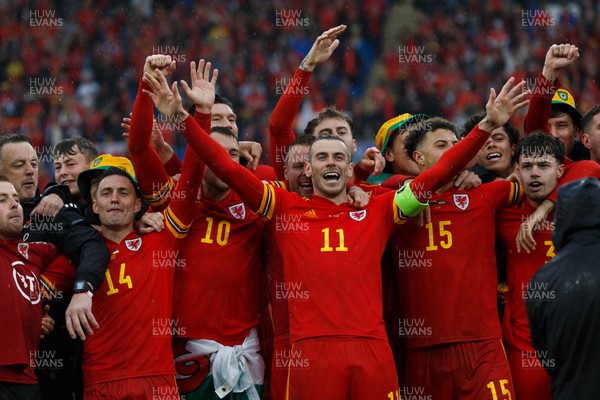 050622 -  Wales v Ukraine, World Cup Qualifying Play Off Final - Gareth Bale and the Wales squad celebrate by singing Yma o Hyd