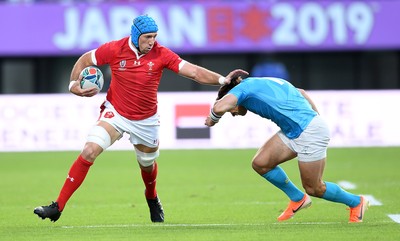 131019 - Wales v Uruguay - Rugby World Cup - Pool D - Justin Tipuric of Wales escapes the tackle of Nicolas Freitas of Uruguay