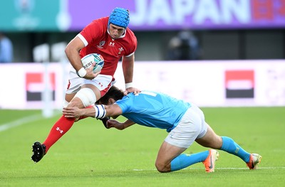 131019 - Wales v Uruguay - Rugby World Cup - Pool D - Justin Tipuric of Wales escapes the tackle of Nicolas Freitas of Uruguay