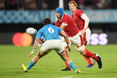 131019 - Wales v Uruguay - Rugby World Cup - Pool D - Justin Tipuric of Wales passes the ball past Juan Manuel Gaminara of Uruguay