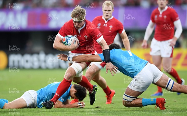 131019 - Wales v Uruguay - Rugby World Cup - Pool D - Aaron Wainwright of Wales gets away from Santiago Civetta of Uruguay