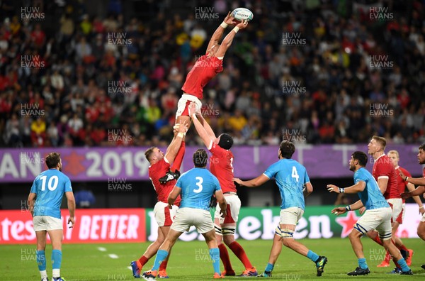 131019 - Wales v Uruguay - Rugby World Cup - Pool D - Aaron Shingler of Wales wins the line out