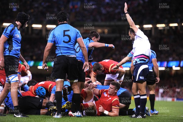 200915 - Wales v Uruguay - Rugby World Cup 2015 -Samson Lee of Wales scores try