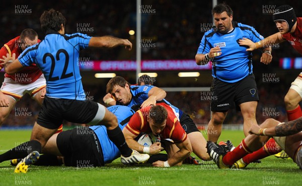 200915 - Wales v Uruguay - Rugby World Cup 2015 -Gareth Davies of Wales scores his second try