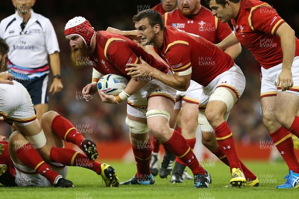 200915 - Wales v Uruguay - Rugby World Cup 2015 - Jake Ball and Sam Warburton of Wales push forward