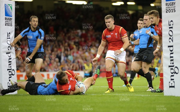 200915 - Wales v Uruguay, Rugby World Cup 2015 - Cory Allen of Wales reaches out to score try