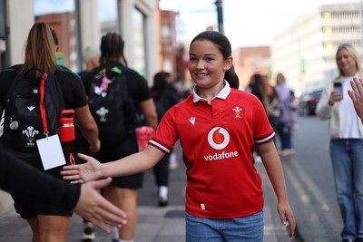 260926 - Wales Women v USA Women - Vodafone Wales WXV Series - Fans welcome the team to the stadium