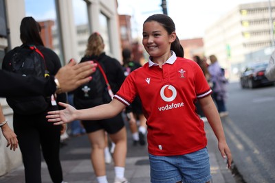 260926 - Wales Women v USA Women - Vodafone Wales WXV Series - Fans welcome the team to the stadium