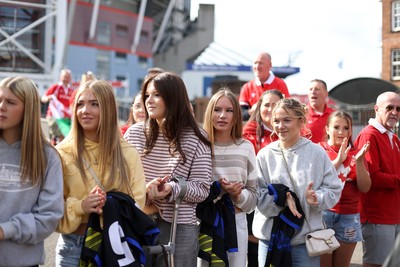 260926 - Wales Women v USA Women - Vodafone Wales WXV Series - Fans welcome the team to the stadium