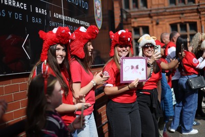 260926 - Wales Women v USA Women - Vodafone Wales WXV Series - Fans welcome the team to the stadium