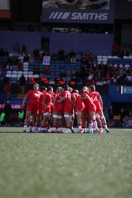 260926 - Wales Women v USA Women - Vodafone Wales WXV Series - Wales team huddle