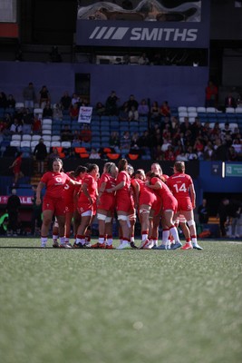 260926 - Wales Women v USA Women - Vodafone Wales WXV Series - Wales team huddle