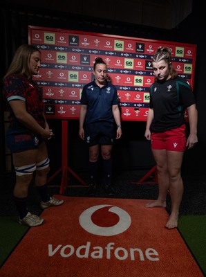 260926 Wales v USA, Vodafone Wales WXV Series - USA co-captain Georgie Perris-Redding, referee Amber McLachlan, and Wales co-captain Kate Williams at the coin toss