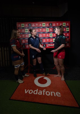 260926 Wales v USA, Vodafone Wales WXV Series - USA co-captain Georgie Perris-Redding, referee Amber McLachlan, and Wales co-captain Kate Williams at the coin toss