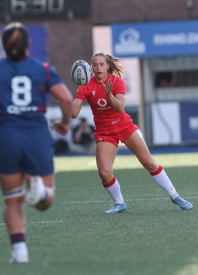 260926 Wales v USA, Vodafone Wales WXV Series - Lisa Neumann of Wales looks to attack