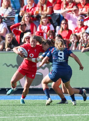 260926 Wales v USA, Vodafone Wales WXV Series - Amy Williams of Wales looks to attack