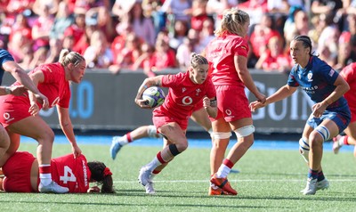 260926 Wales v USA, Vodafone Wales WXV Series - Keira Bevan of Wales races in to score try