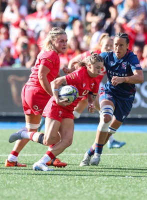260926 Wales v USA, Vodafone Wales WXV Series - Keira Bevan of Wales races in to score try