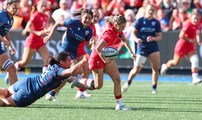 260926 Wales v USA, Vodafone Wales WXV Series - Keira Bevan of Wales races in to score try