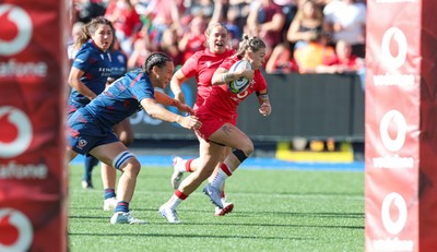 260926 Wales v USA, Vodafone Wales WXV Series - Keira Bevan of Wales races in to score try
