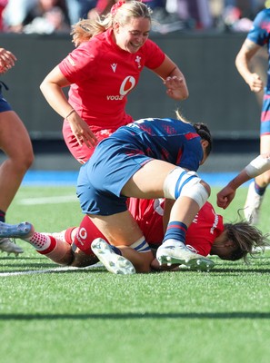 260926 Wales v USA, Vodafone Wales WXV Series - Keira Bevan of Wales races in to score try