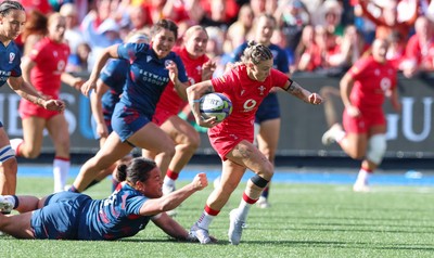260926 Wales v USA, Vodafone Wales WXV Series - Keira Bevan of Wales races in to score try
