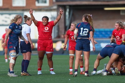 260926 Wales v USA, Vodafone Wales WXV Series - Sisilia Tuipulotu and Alex Callender of Wales appeal to referee Amber McLachlan late in the match