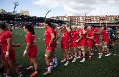 260926 Wales v USA, Vodafone Wales WXV Series - Players shake hands at the end of the match
