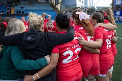 260926 Wales v USA, Vodafone Wales WXV Series - Wales players huddle up at the end of the match