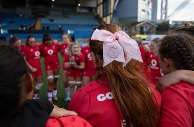 260926 Wales v USA, Vodafone Wales WXV Series - Wales players huddle up at the end of the match