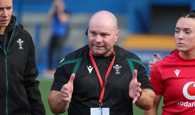 260926 Wales v USA, Vodafone Wales WXV Series - Sean Lynn, Wales head coach speaks to the team at the end of the match