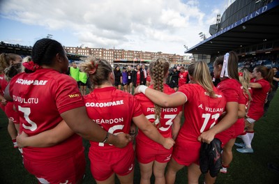 260926 Wales v USA, Vodafone Wales WXV Series - Wales players huddle up at the end of the match