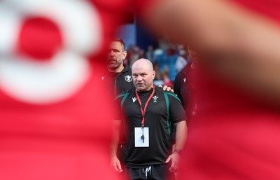 260926 Wales v USA, Vodafone Wales WXV Series - Sean Lynn, Wales head coach speaks to the team at the end of the match