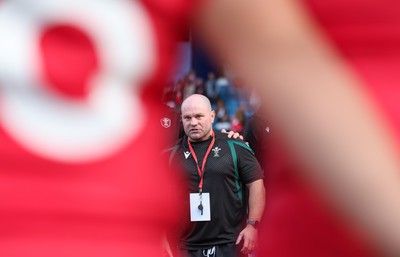 260926 Wales v USA, Vodafone Wales WXV Series - Sean Lynn, Wales head coach speaks to the team at the end of the match
