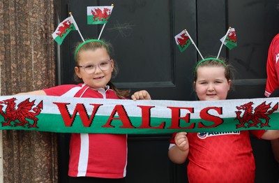 260926 Wales v USA, Vodafone Wales WXV Series - Wales fans greet the players as the walk from the hotel to the stadium
