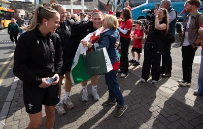 260926 Wales v USA, Vodafone Wales WXV Series - Wales fans greet the players as the walk from the hotel to the stadium