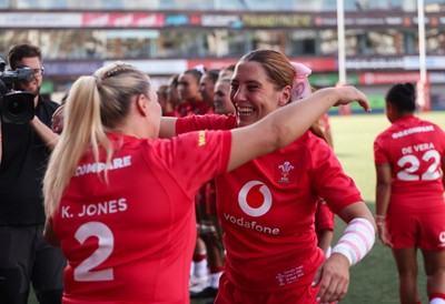 260926 Wales v USA, Vodafone Wales WXV Series - Georgia Evans of Wales greets her team mates as they walk out at the start of the match