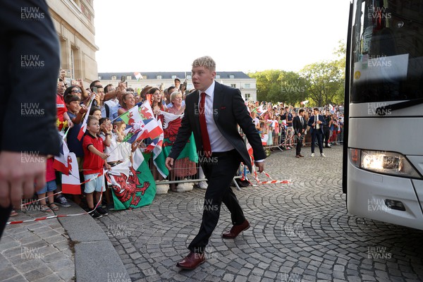 030923 - The Welsh Rugby Teams Welcome Ceremony at the City Hall of Versailles for the 2023 Rugby World Cup - Sam Costelow