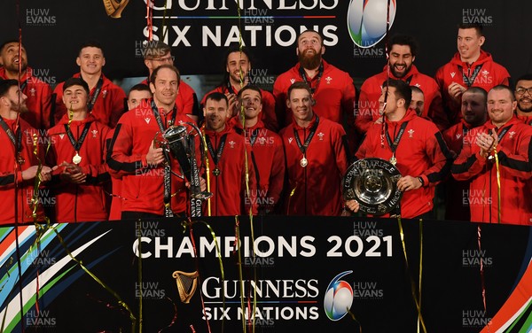 270321 - Picture shows the Wales team lifting the Guinness 6 Nations Championship trophy along with the Triple Crown after being crowned champions last night