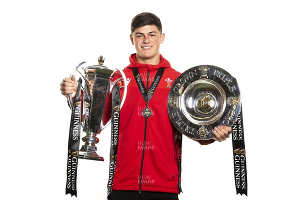 270321 - Wales Rugby Team Presented with Guinness Six Nations Trophy -  Louis Rees-Zammit with the trophy and triple crown