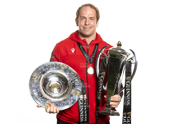 270321 - Wales Rugby Team Presented with Guinness Six Nations Trophy -  Alun Wyn Jones with the trophy and triple crown