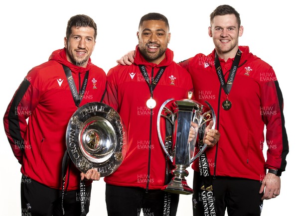 270321 - Wales Rugby Team Presented with Guinness Six Nations Trophy -  Justin Tipuric, Taulupe Faletau and Dan Lydiate with the trophy and triple crown