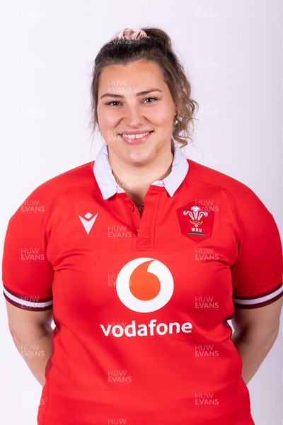 110324 - Wales Women Rugby 6 Nations Squad Portraits - Gwenllian Pyrs