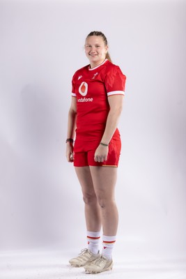 170325 Wales Women 6 Nations Rugby Squad Portraits - Alaw Pyrs