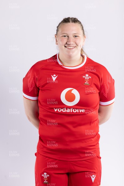 170325 Wales Women 6 Nations Rugby Squad Portraits - Alaw Pyrs